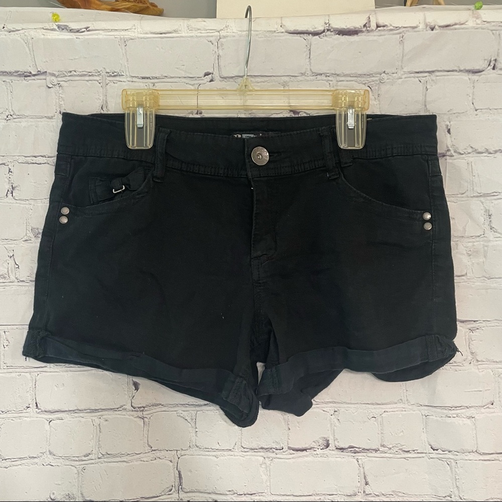 Rewind Black Shorts Size 17